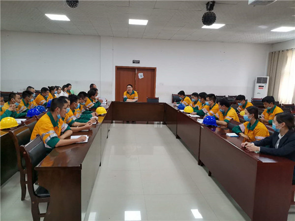 龙里和记娱乐开展7月份大学生座谈会